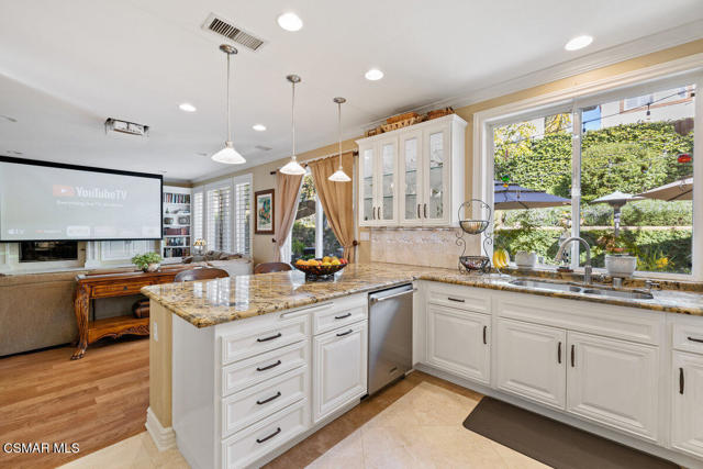 2787 Stonecutter Street, Thousand Oaks CA: https://media.crmls.org/mediaz/9c7eea46-3541-46d1-97c0-74562f69f2f4.jpg