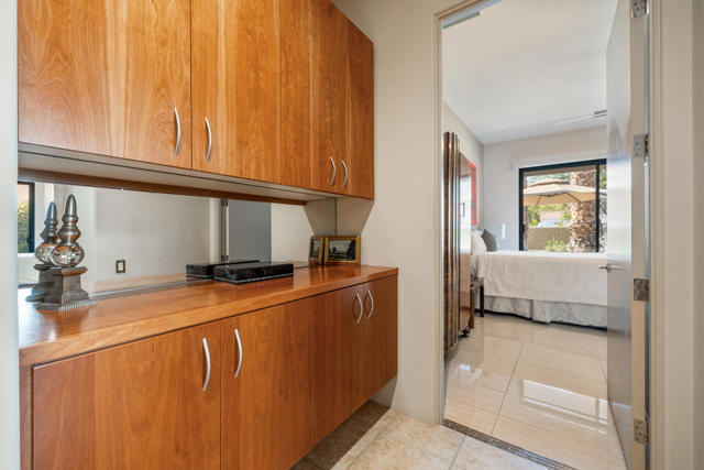 12 Boulder Lane, Rancho Mirage CA: https://media.crmls.org/mediaz/9c7f0c3f-5d12-489b-88ee-b5abfe766d29.jpg