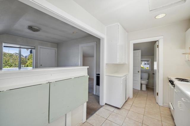 399 13th Avenue, Santa Cruz CA: https://media.crmls.org/mediaz/9c7f536e-aca1-4607-837f-be1d0a4b7402.jpg