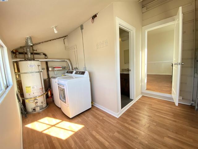 1707 Lincoln Ave, Alameda CA: https://media.crmls.org/mediaz/9c7f562d-37c0-458e-bedf-9b164b57eaa4.jpg