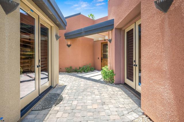 50375 Via Serenidad, La Quinta CA: https://media.crmls.org/mediaz/9c7f7ebf-f462-44f6-8be4-632ded69b55c.jpg