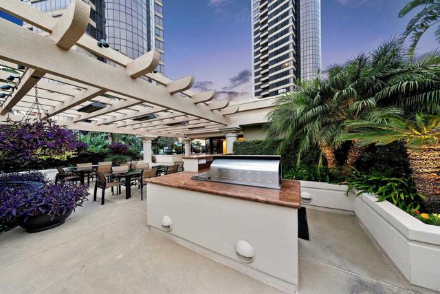 100 Harbor Dr, San Diego CA: https://media.crmls.org/mediaz/9c802a35-e6e8-4756-a60b-e3ffc6e5a53c.jpg