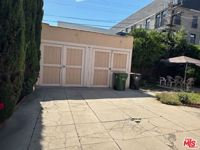 1179 N Berendo Street, Los Angeles CA: https://media.crmls.org/mediaz/9c8100ca-10bb-4007-a32d-8edad6811cb6.jpg