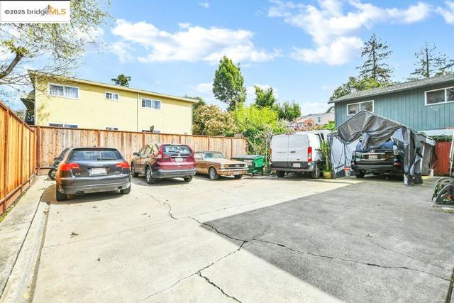 3300 Brookdale Ave, Oakland CA: https://media.crmls.org/mediaz/9c8109a2-ccc4-428f-bb27-d540e9c40e99.jpg