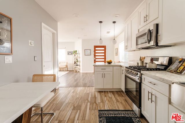 4427 Alumni Avenue, Los Angeles CA: https://media.crmls.org/mediaz/9c821ed7-e127-4bf0-8ec0-209fb0367b22.jpg