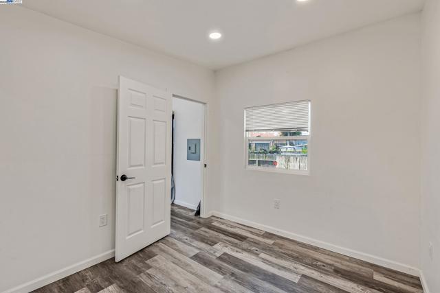 2708 60th Avenue, Oakland CA: https://media.crmls.org/mediaz/9c825823-a453-45cb-a4c8-6569ae6f2321.jpg