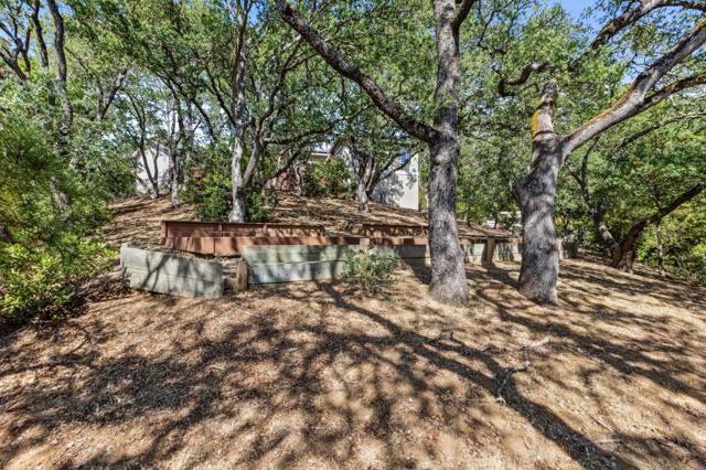18500 Hillview Drive, Monte Sereno CA: https://media.crmls.org/mediaz/9c827c63-d5fe-41bd-9efe-70f7d421b0ad.jpg