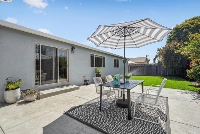 34709 Clover St, Union City CA: https://media.crmls.org/mediaz/9c828d63-0bd4-4b3c-a477-fd9bcb784d49.jpg