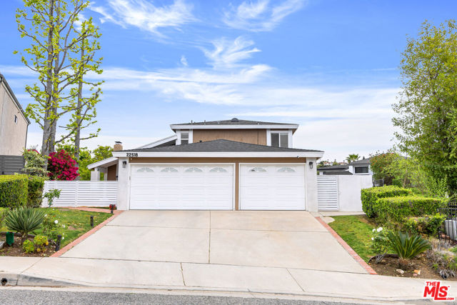 22518 Jameson Drive, Calabasas CA: https://media.crmls.org/mediaz/9c82cbf5-0912-48c2-a5da-853a8855081f.jpg
