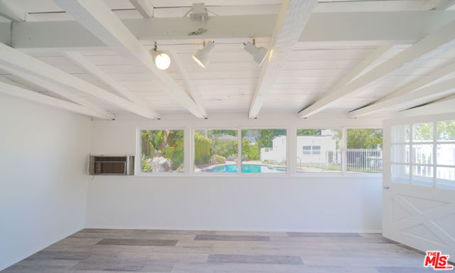 525 N Rexford Drive, Beverly Hills CA: https://media.crmls.org/mediaz/9c834849-48f8-4396-9689-798c8290a760.jpg