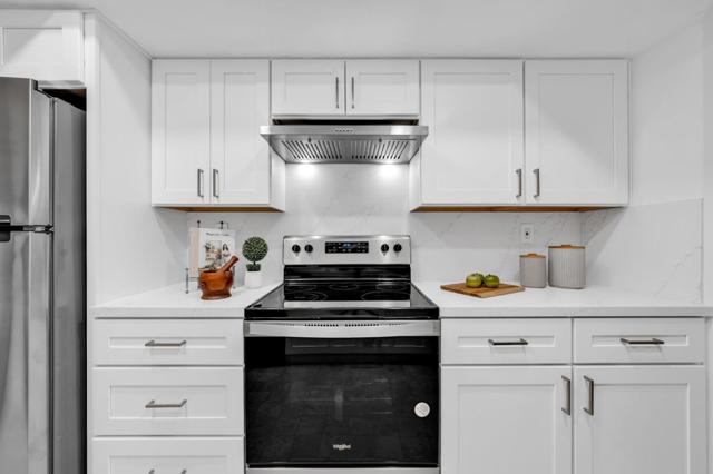 1500 Howard Avenue, Burlingame CA: https://media.crmls.org/mediaz/9c8356e7-ff62-416e-b903-6bc9f6609a24.jpg