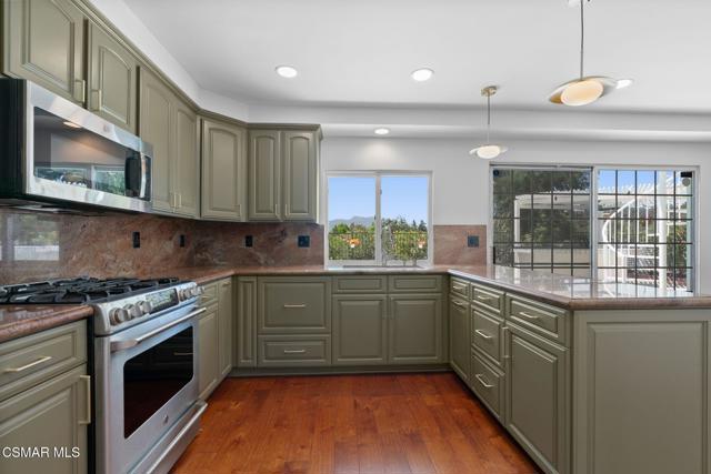 1984 Nettlebrook Street, Westlake Village CA: https://media.crmls.org/mediaz/9c8368f2-b183-40f5-97df-54fe496c67ff.jpg