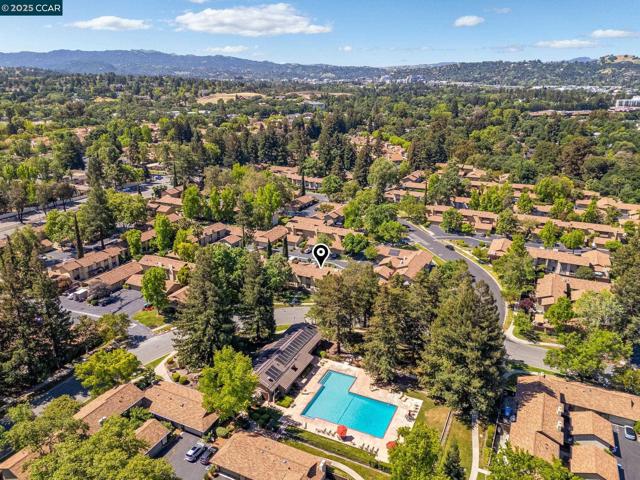 1618 Candelero Dr, Walnut Creek CA: https://media.crmls.org/mediaz/9c8391b9-1c82-4d4a-a1fa-1bed4a6941e9.jpg