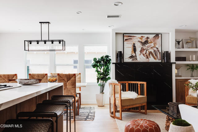 14322 W Collins Street, Sherman Oaks CA: https://media.crmls.org/mediaz/9c83fd91-ab99-478e-8dea-b33d30728398.jpg