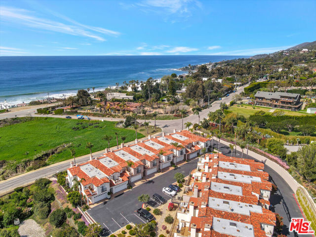 6412 Lunita Road, Malibu CA: https://media.crmls.org/mediaz/9c84045e-4834-41df-8a0b-bcbbdcf55024.jpg