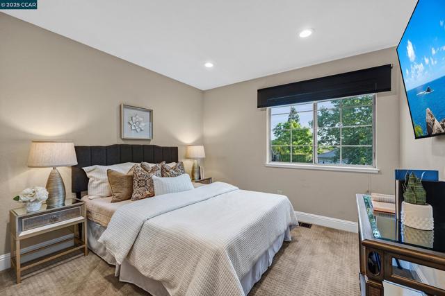 100 Bedford Ct, Danville CA: https://media.crmls.org/mediaz/9c840a14-95b8-4f75-b538-a9308199f52d.jpg