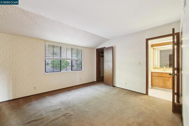 58 Saint Andrews Ln, Alamo CA: https://media.crmls.org/mediaz/9c843e6f-6fd3-4fc4-8525-cc476ccfefa8.jpg