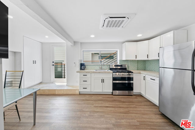 24928 Malibu Road, Malibu CA: https://media.crmls.org/mediaz/9c84ce43-e719-403b-9bbe-11beca1a51d4.jpg