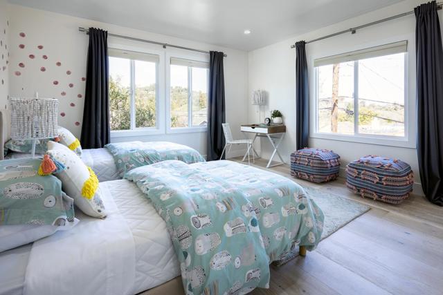 411 Ridge Road, San Carlos CA: https://media.crmls.org/mediaz/9c850ffb-03ec-4a53-b0e4-50edbe212cb7.jpg