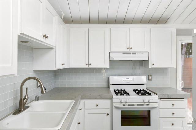 Detail Gallery Image 5 of 17 For 513 Rosemont St, La Jolla,  CA 92037 - 2 Beds | 1 Baths