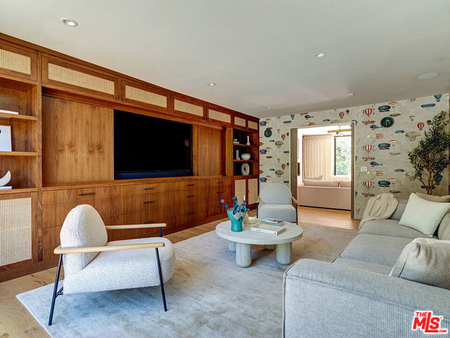 8674 Edwin Drive, Los Angeles CA: https://media.crmls.org/mediaz/9c85a47e-7f76-4b2c-8be4-3bf415c7bdbf.jpg