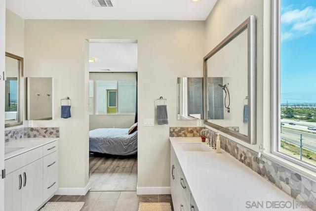 722 Anchor Ct, Chula Vista CA: https://media.crmls.org/mediaz/9c85b2c7-8c9f-4146-96f4-85aa5155432c.jpg