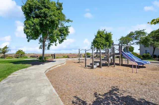 410 Krystallos Lane, Redwood City CA: https://media.crmls.org/mediaz/9c85c385-74c0-47e8-a7c6-f9399bec57e9.jpg