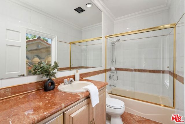 16980 Escalon Drive, Encino CA: https://media.crmls.org/mediaz/9c85e36b-7551-404e-9973-db9f96bf6c1c.jpg