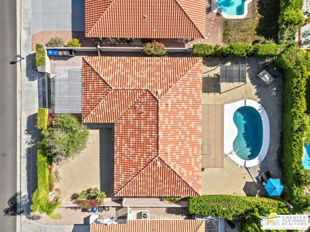 1489 E Francis Drive, Palm Springs CA: https://media.crmls.org/mediaz/9c86675d-1235-49eb-8e10-c62f2a3257a1.jpg