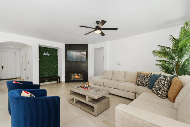 49489 Douglas Street, Indio CA: https://media.crmls.org/mediaz/9c870ccf-7001-4bbf-aa4c-8f947ea2b804.jpg