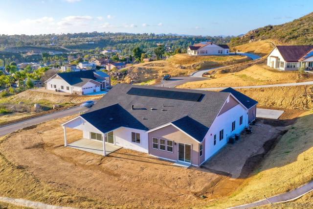 15123 Larchmont St, Poway CA: https://media.crmls.org/mediaz/9c873d81-b83a-4d18-84e5-cf2f469f2340.jpg