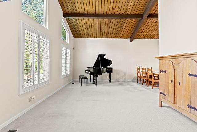 1890 Morello Ave, Pleasant Hill CA: https://media.crmls.org/mediaz/9c876972-1966-431c-b9ca-ab81293d3989.jpg