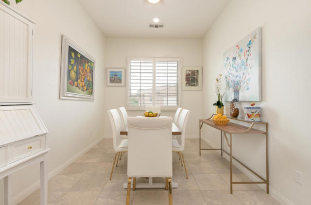 81907 Avenida Bahia, Indio CA: https://media.crmls.org/mediaz/9c877b48-d57a-4354-a6da-d700d8e4a3b7.jpg