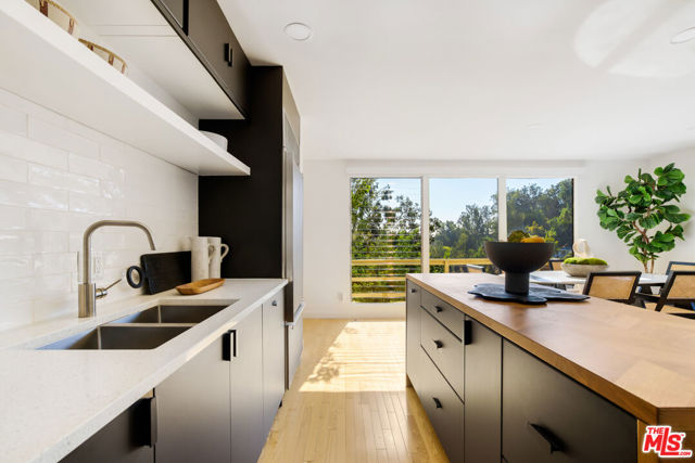 1311 Braeridge Drive, Beverly Hills CA: https://media.crmls.org/mediaz/9c87c86e-38bb-4100-a853-58a22de18145.jpg