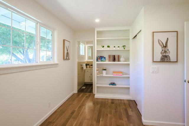 1597 Edgewood Drive, Palo Alto CA: https://media.crmls.org/mediaz/9c886a8f-b338-4b8e-88ca-000984ca4f14.jpg