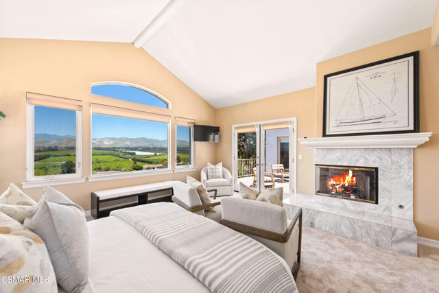 1074 Deseo Avenue, Camarillo CA: https://media.crmls.org/mediaz/9c887adf-d10b-47c0-8e79-a32deaf2999c.jpg