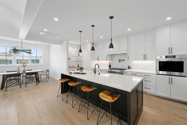 478 Orange Ave, Coronado CA: https://media.crmls.org/mediaz/9c88a743-70bb-4f40-9357-b863213d3be6.jpg