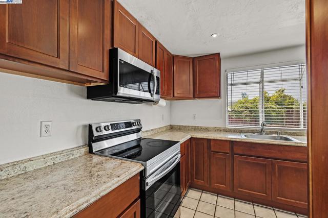 106 Fieldstone Way, Vallejo CA: https://media.crmls.org/mediaz/9c896458-2b07-4d59-9bdd-6a5220b6c3de.jpg