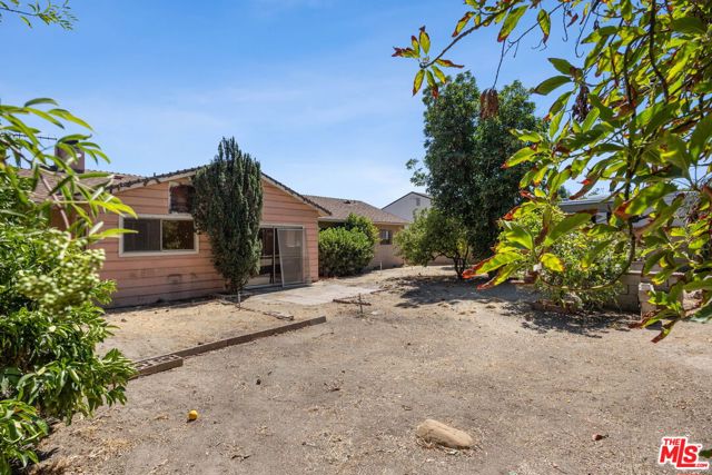 2659 Luray Circle, Simi Valley CA: https://media.crmls.org/mediaz/9c89e1ec-de15-40ef-9d01-b7e8151a1984.jpg