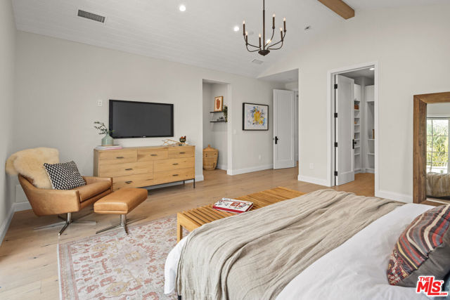 3520 Butler Avenue, Los Angeles CA: https://media.crmls.org/mediaz/9c8a062f-dcdb-4520-b133-4bb081650cfc.jpg
