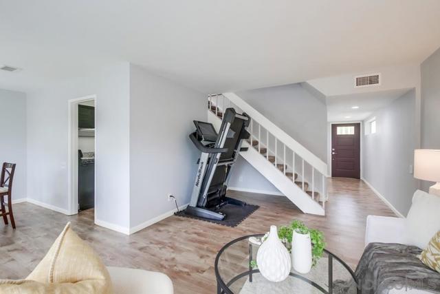 10565 Caminito Basswood, San Diego CA: https://media.crmls.org/mediaz/9c8a201b-6ce3-478b-ab02-7d38357e2bbd.jpg