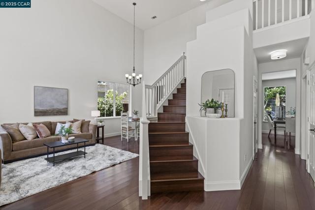 631 Summerwood Dr, Brentwood CA: https://media.crmls.org/mediaz/9c8ac2e1-c333-4621-be94-15467ec22963.jpg