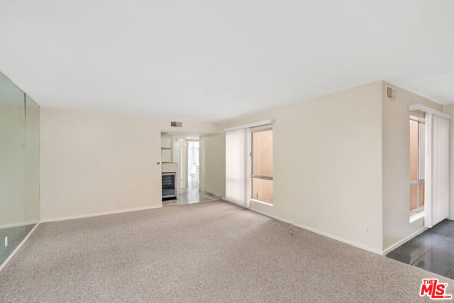 1010 Palm Avenue, West Hollywood CA: https://media.crmls.org/mediaz/9c8ac2f7-5627-4f21-8ccf-671027e10d60.jpg