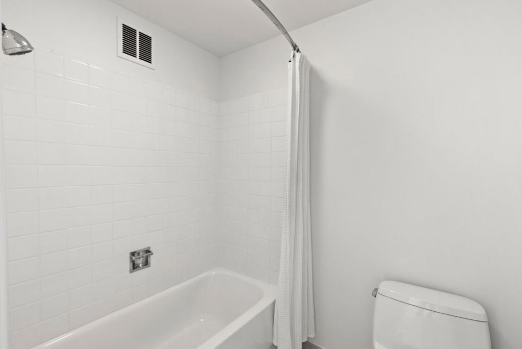 https://media.crmls.org/mediaz/9c8ad6cb-de19-40e6-ac96-4f8b949e3403.jpg?preset=X-Large