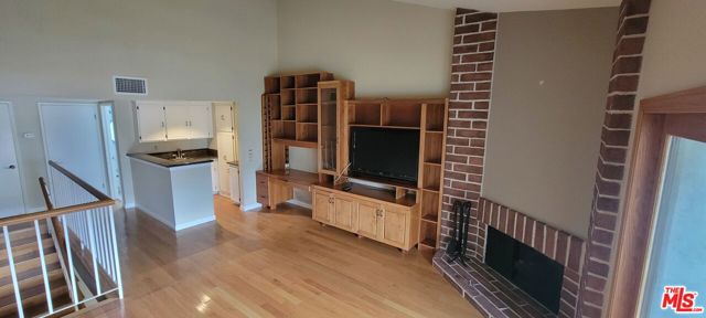 17087 Palisades Circle, Pacific Palisades CA: https://media.crmls.org/mediaz/9c8ad74c-2661-49ee-b131-b5fd4b0254d1.jpg