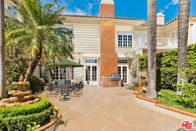 2286 Canyonback Road, Los Angeles CA: https://media.crmls.org/mediaz/9c8ae789-98e2-44e2-b5b9-5876c142a171.jpg