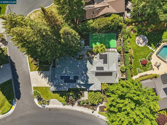 235 Saint Paul Dr, Alamo CA: https://media.crmls.org/mediaz/9c8b2d13-62b6-4737-8192-6a561cb32783.jpg