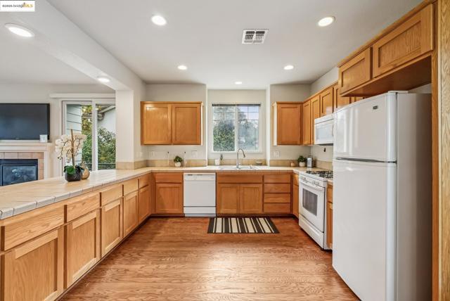 1861 Parkside Dr, Concord CA: https://media.crmls.org/mediaz/9c8b7964-798d-47f4-9225-0d640a1df33d.jpg