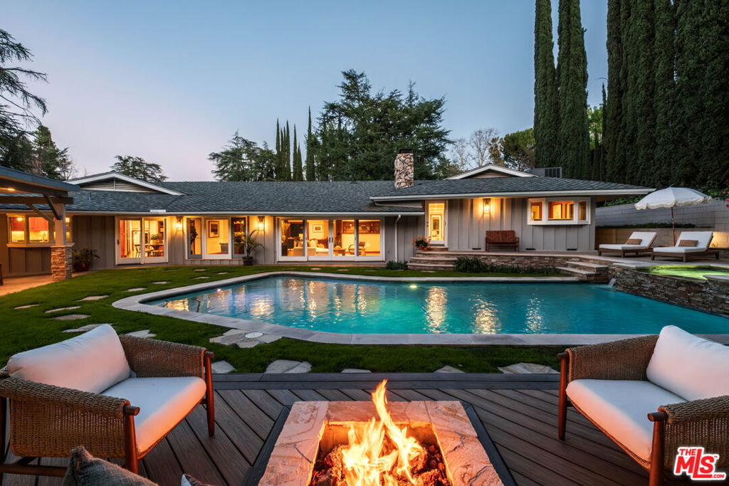 4975 Queen Florence Lane