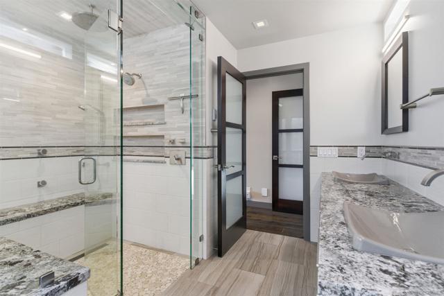 Image 32 of 60 For 2372 Oxford Ave